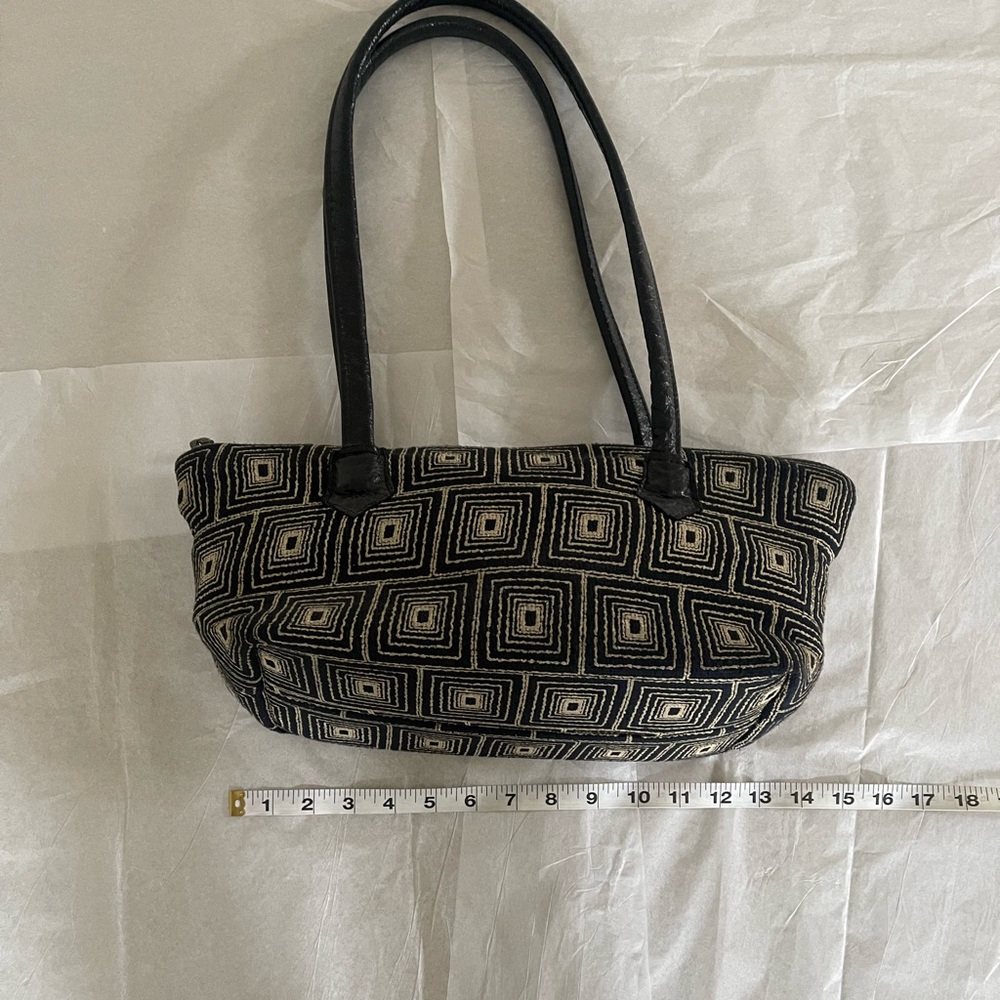 Geometric Pattern Shoulder Purse - Picture 3 of 5